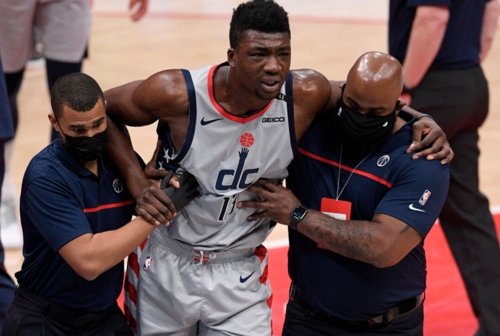 包含足总杯冲刺阶段走向成谜；华盛顿奇才复出首秀；气氛紧张；球探报告显示潜力的词条