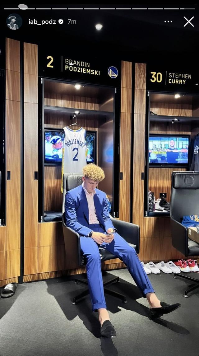 风云突变达拉斯独行侠国际比赛日更衣室发声集结日金州勇士更衣室发声，现场解说直呼：金州勇士今晚回应争议的简单介绍