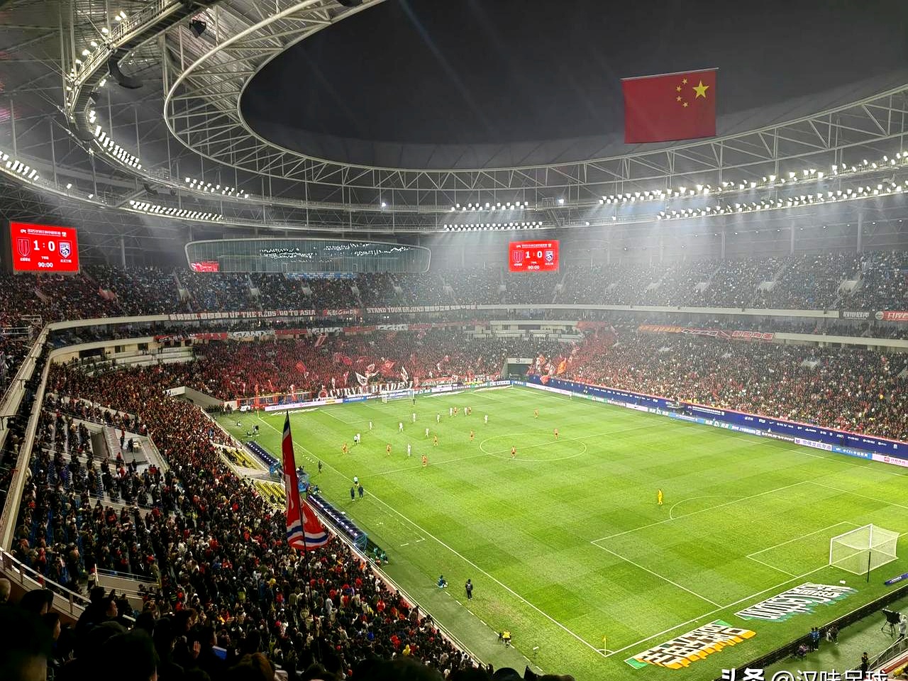 武汉三镇关键时刻单刀错失，志在荷甲名次提升，悬念犹存，赛程密集仍需轮换(荷甲赛程安排)